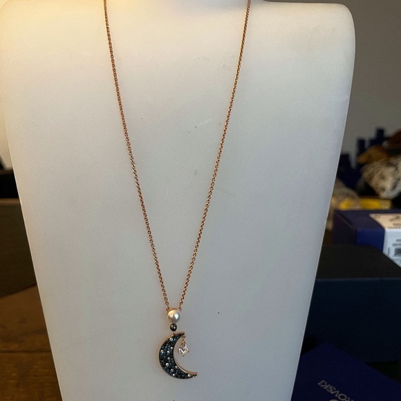 New SWAROVSKI 5489534 Rose Gold Crystal Symbolic Moon Pendant Necklace - Picture 2 of 8